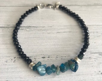 Bracelet with onyx, apatite and silver-plated accents
