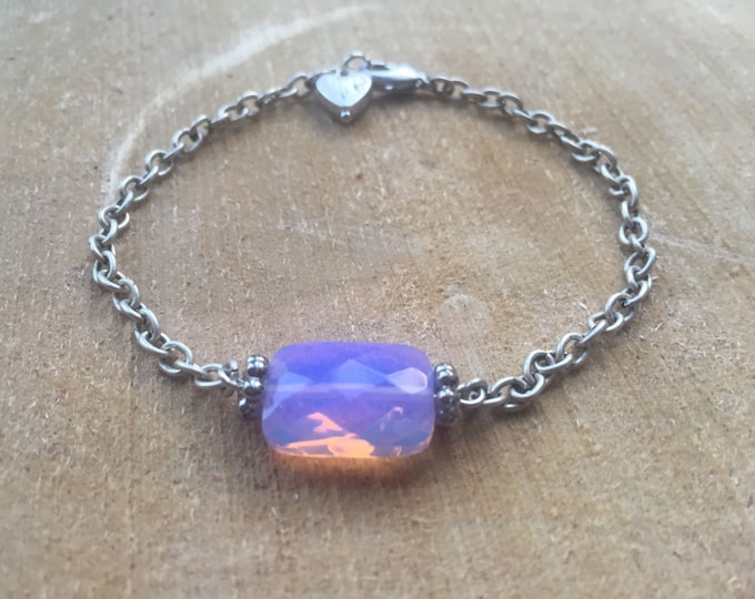 Silver plated bracelet with lilac opalite