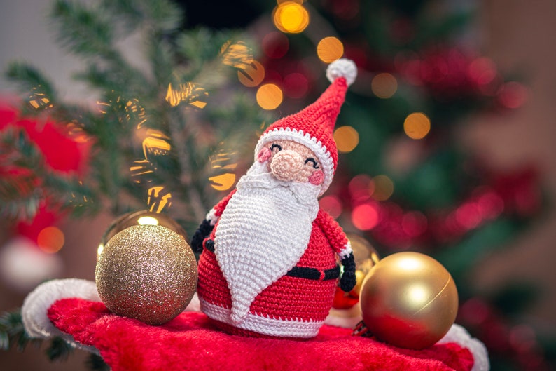 Chubby Santa crochet amigurumi Christmas pattern