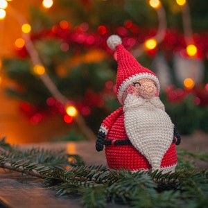 Chubby Santa crochet amigurumi Christmas pattern