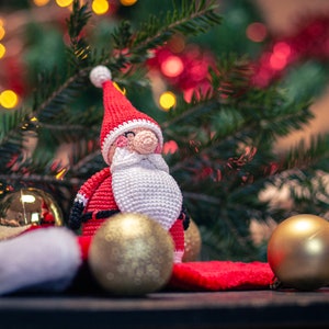 Chubby Santa crochet amigurumi Christmas pattern