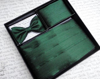 Kummerbund, Fliege und Einstecktuch im Set aus grüner Dupionseide