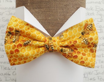 Pajaritas para hombre, preatadas o para atar con motivos de panal y abejas