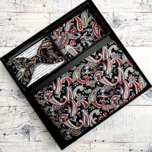 Paisley-op-zwart, buikbandset, perfect voor schoolbals, bruiloften en black tie-evenementen