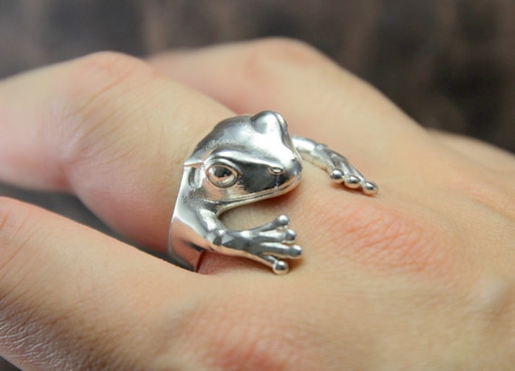 Frog on sale hug ring