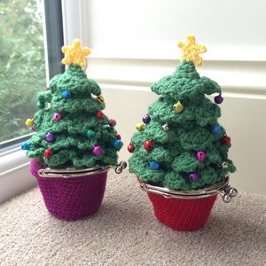 Christmas Tree Coin Purse Crochet Pattern image 1