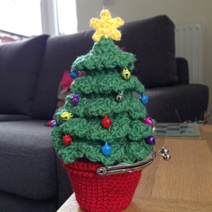 Christmas Tree Coin Purse Crochet Pattern image 2