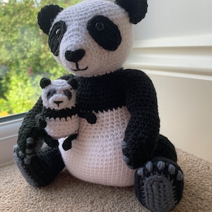 Panda with Cub Crochet Pattern image 1