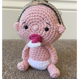 Modèle de porte-monnaie pour bébé au crochet