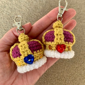 Small Crown Keychain Crochet Pattern, Queen&#39;s Jubilee