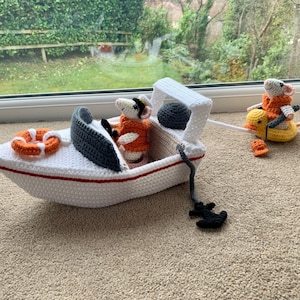 Mouse in a Boat Crochet Pattern