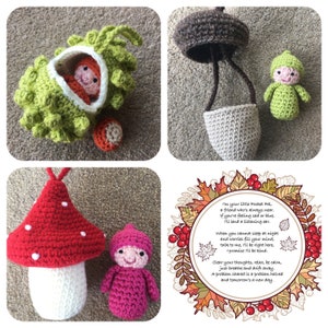 Könnte beinhalten: Vier gehäkelte Amigurumi-Puppen, jede mit einem anderen Design. Die Puppen sind ein rothaariges Mädchen in einer grünen Eichel, eine grüne Puppe in einer braunen Eichel, eine rosa Puppe unter einem roten Pilz und eine grüne Puppe mit einem braunen Eichhörnchenhut. Die Puppen lächeln alle und haben ein freundliches Aussehen. Das Bild enthält auch ein Zitat über Freundschaft und Unterstützung.