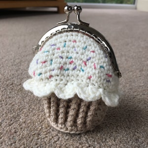 Cupcake Coin Purse Crochet Pattern image 2