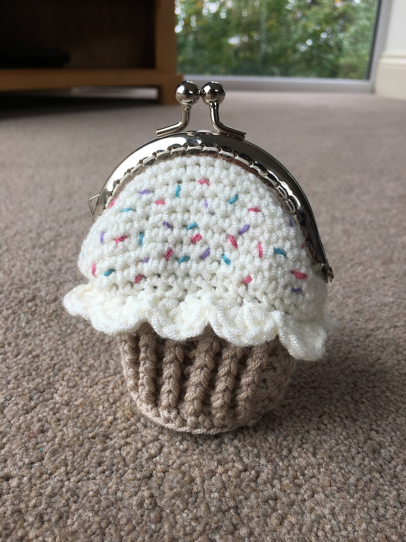 Cupcake Coin Purse Crochet Pattern image 2