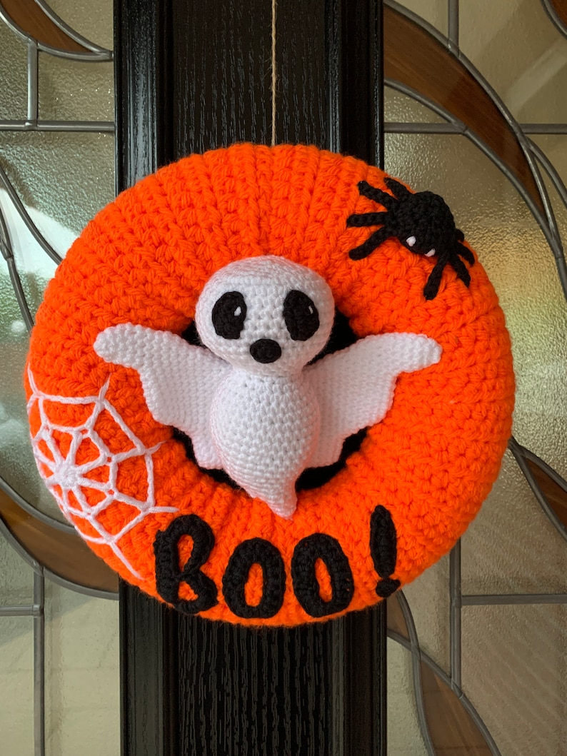 Halloween Ghost Wreath Crochet Pattern image 2