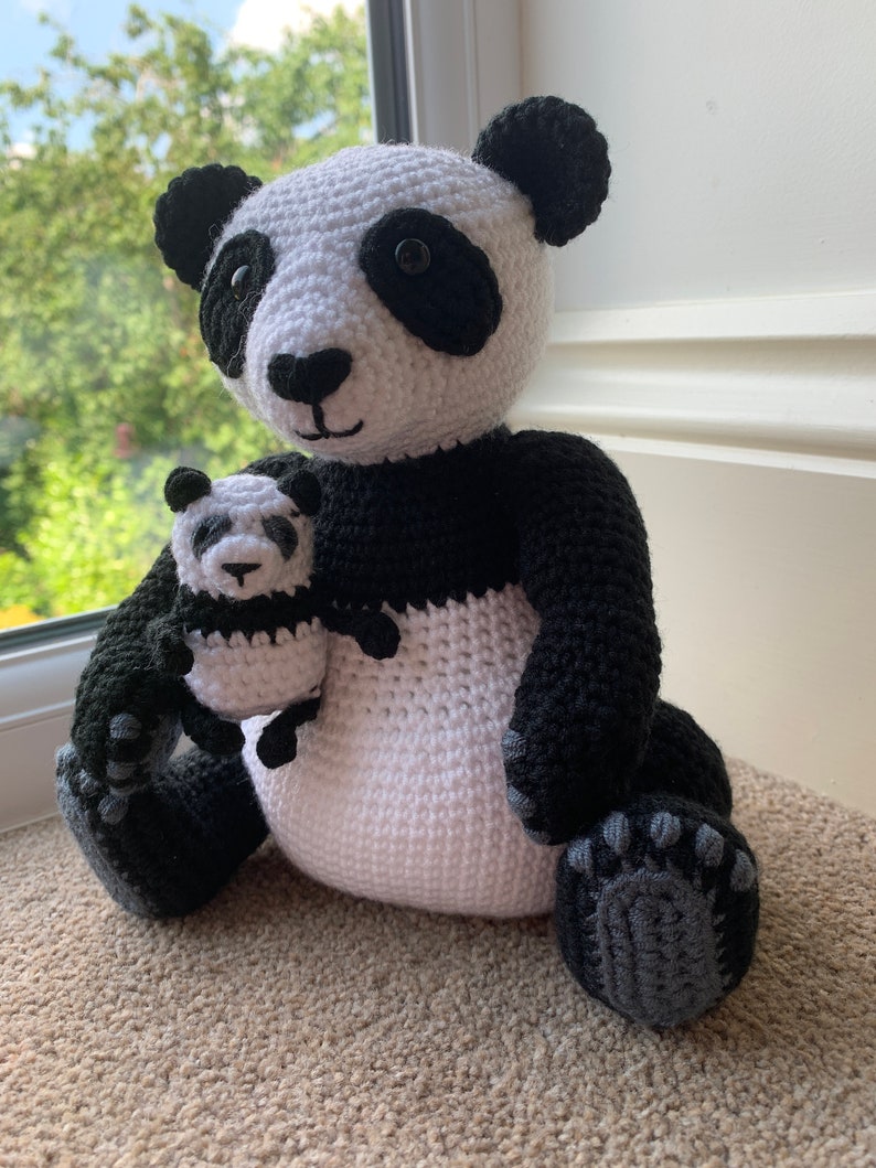 Panda with Cub Crochet Pattern image 1