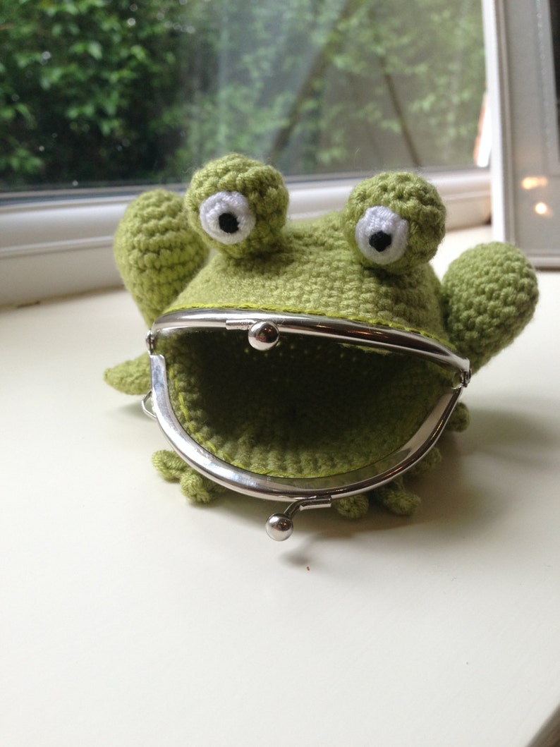 Frog Coin Purse Crochet Pattern image 3