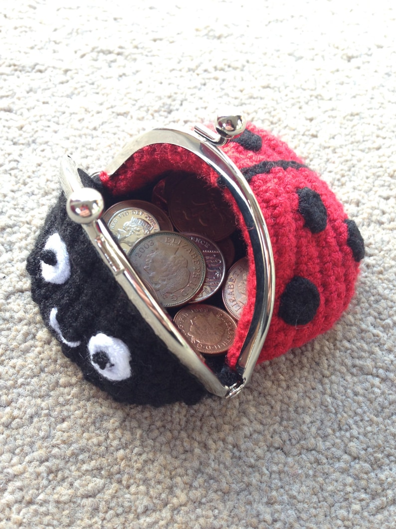 Ladybird / Ladybug Coin Purse Crochet Pattern image 2