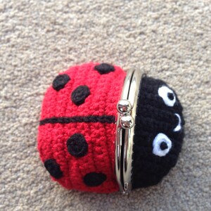 Ladybird / Ladybug Coin Purse Crochet Pattern image 5