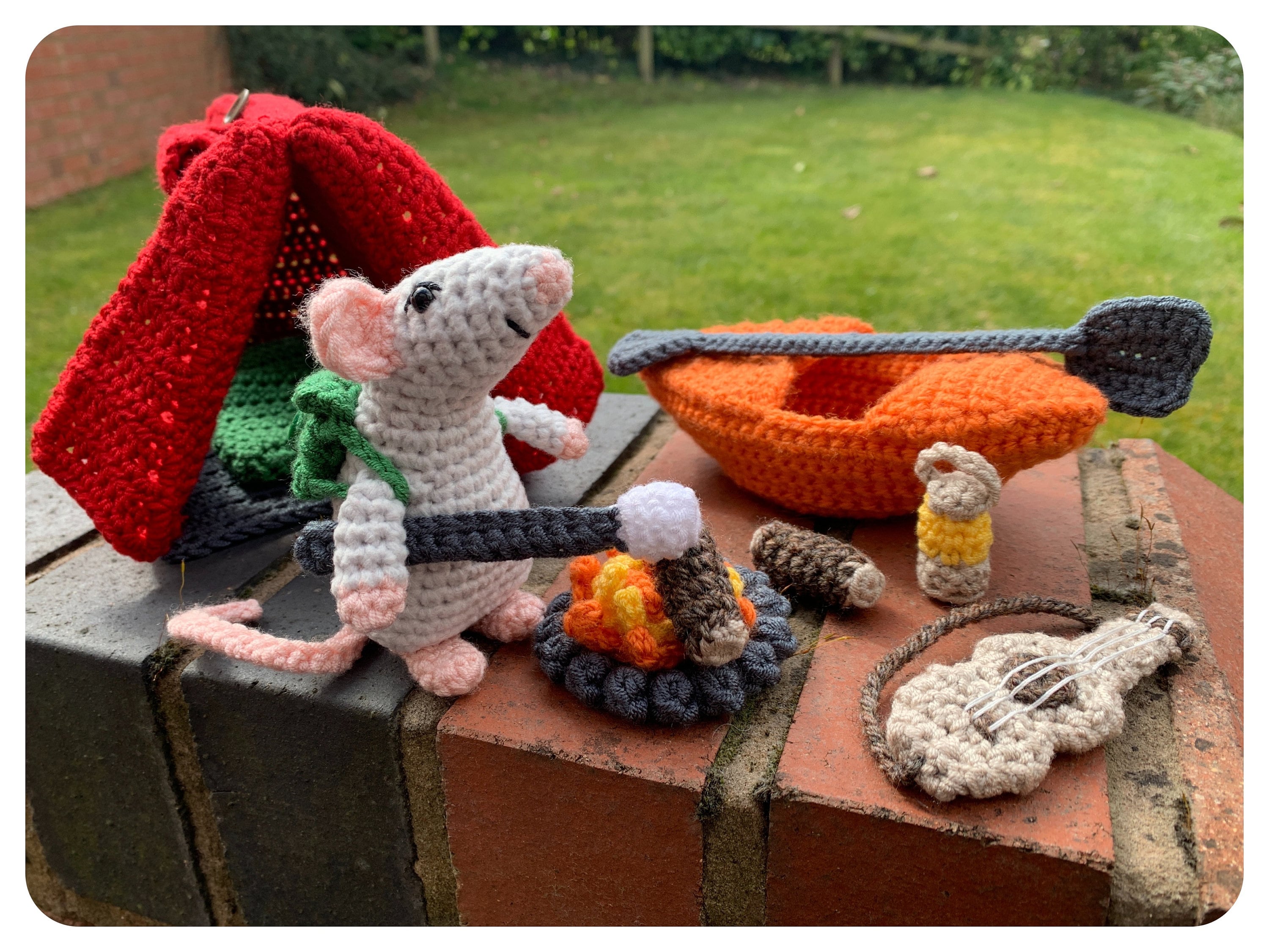 Cute mouse and summer accessories amigurumi pattern 