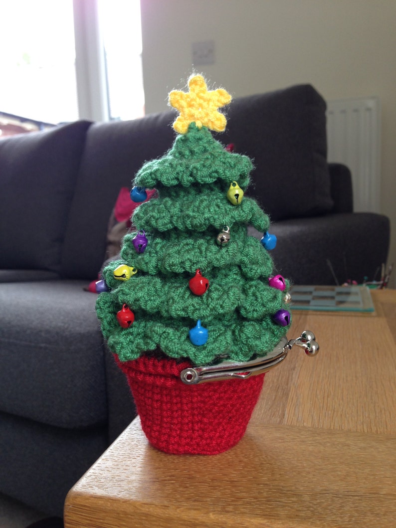 Christmas Tree Coin Purse Crochet Pattern image 2