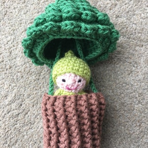 Tree Pocket Pal Crochet Pattern