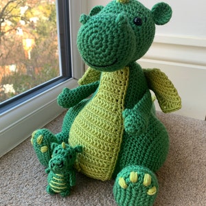 Drache mit schlüpfendem Baby mit Häkelmuster