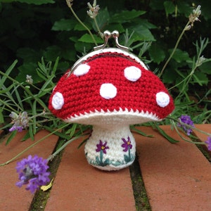 Toadstool Coin Purse Crochet Pattern image 1