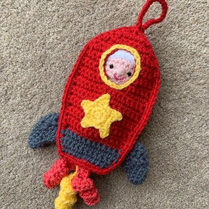 Rocket Pocket Pal Crochet Pattern image 2