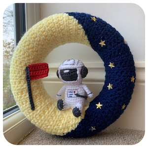Moon & Astronaut Wreath Crochet Pattern