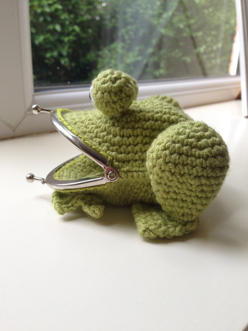 Frog Coin Purse Crochet Pattern image 5