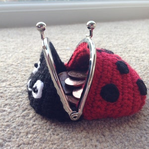 Ladybird / Ladybug Coin Purse Crochet Pattern image 4