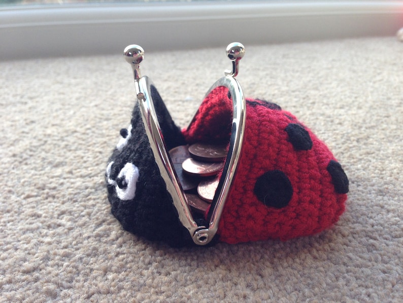 Ladybird / Ladybug Coin Purse Crochet Pattern image 4