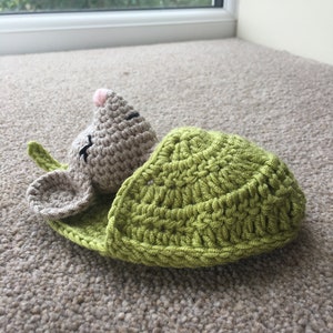 Mouse in a Leaf Sleeping Bag Crochet Pattern image 6