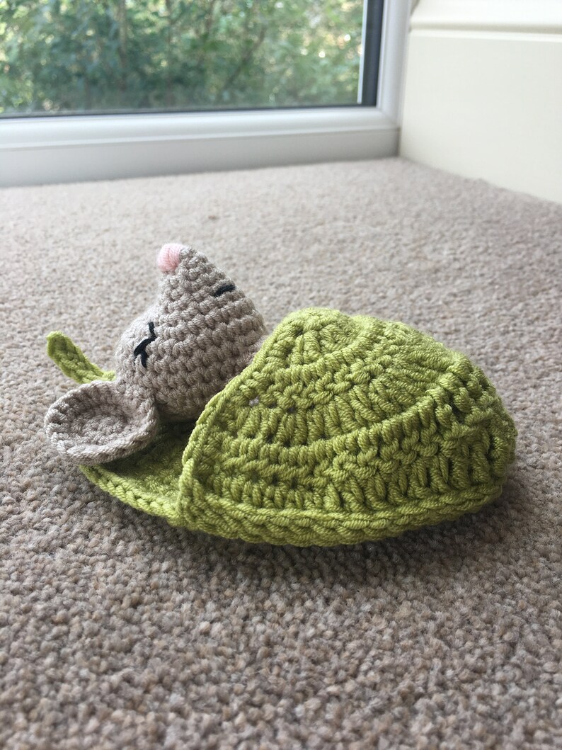 Mouse in a Leaf Sleeping Bag Crochet Pattern image 6