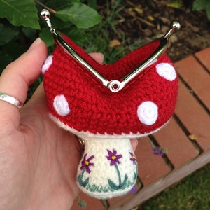 Toadstool Coin Purse Crochet Pattern image 4