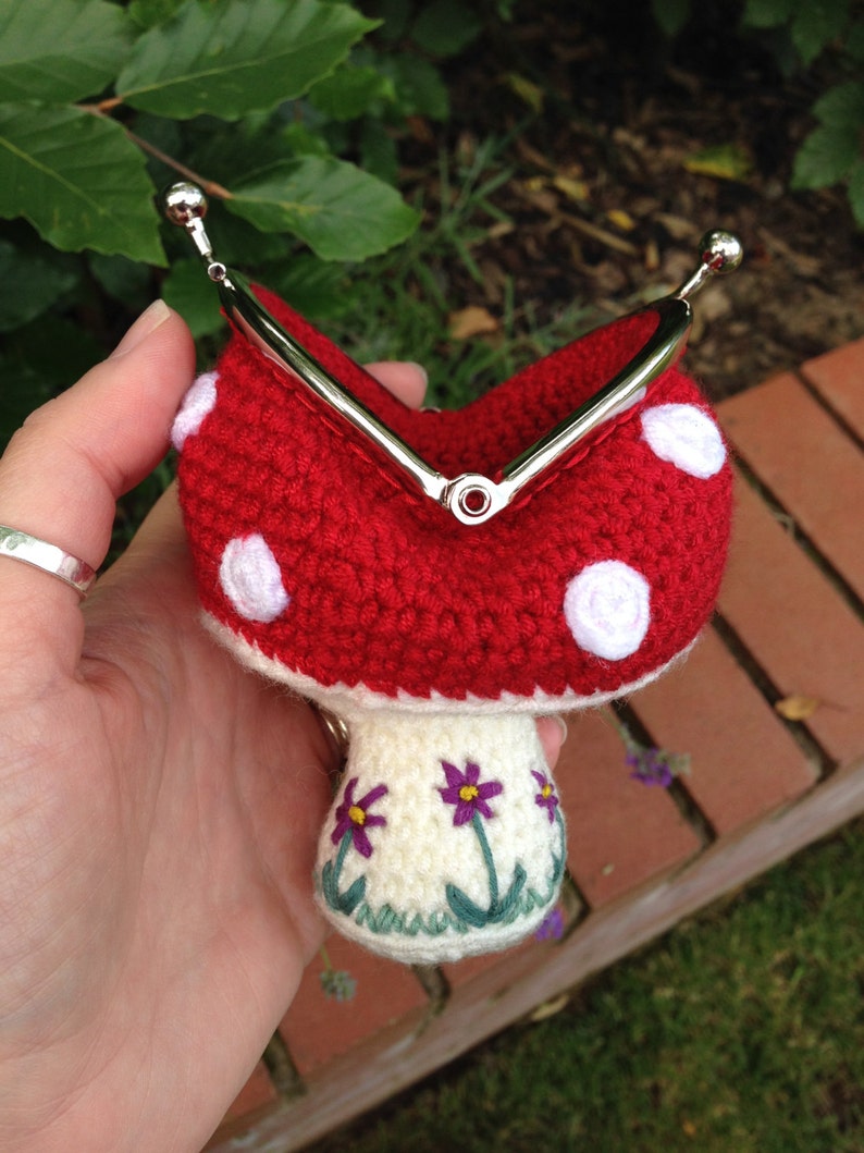 Toadstool Coin Purse Crochet Pattern image 4