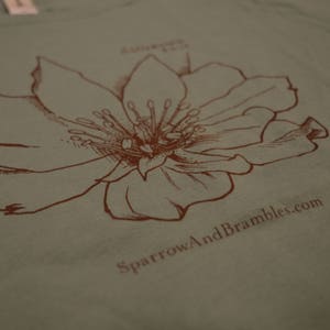 Sparrow and Brambles Men&#39;s Organic Cotton Tee - Coral Bells