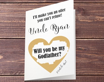 Può includere: Un biglietto bianco con lettere dorate che dice "Ti farò un'offerta che non puoi rifiutare! Zio Ryan Vuoi essere il mio padrino? Grattami!"