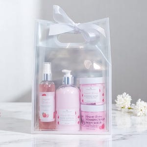 Spa Gift Set for Wife & Mom - Luxurious Handmade Bath Set Tucked in a Beautiful Gift Bag and Tied with Ribbon for Mother&#39;s Day, Anniversary