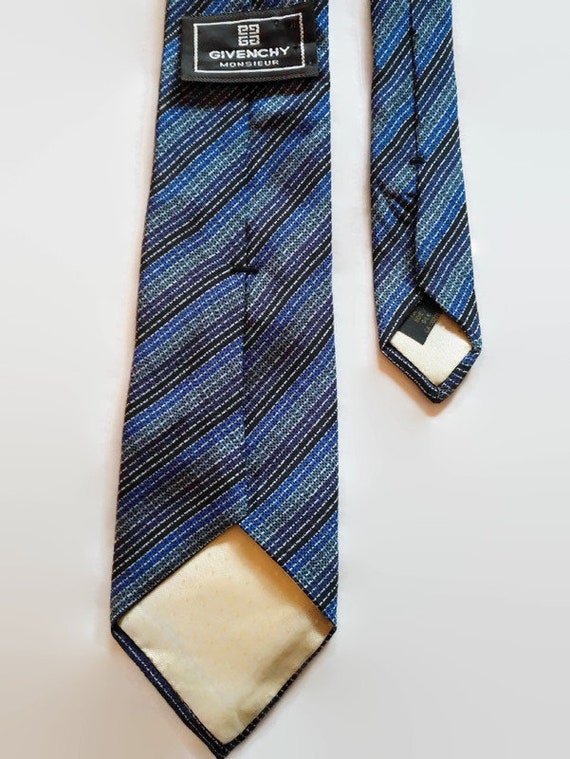 Givency Vintage Italian Silk Necktie Features Blu… - image 3