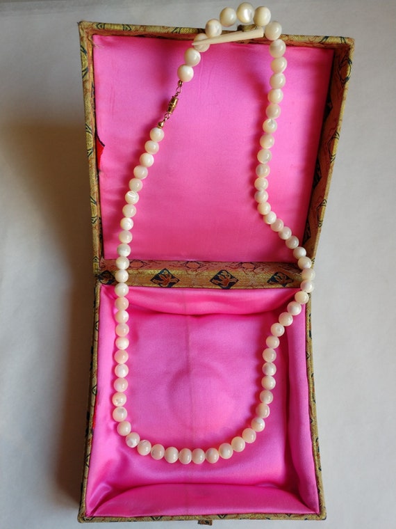 Vintage Mother of Pearl beads, Barrel Screw Closur