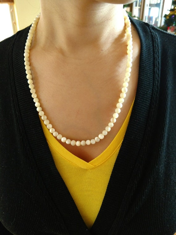 Vintage Mother of Pearl beads, Fishhook closure - 