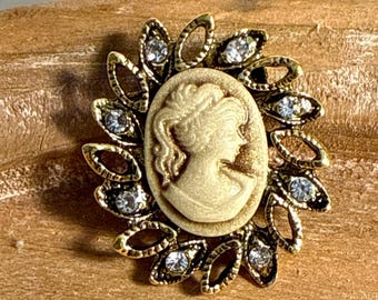 Vintage Antique gold-tone metal Cameo Brooch