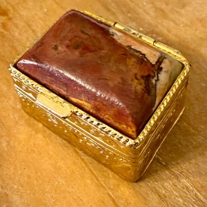 Antique  Gold-Toned Snuff Box with Agate Stone Lid