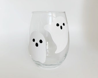 Ghost wine glass// Halloween wine glass// Hand painted stemless wine glass