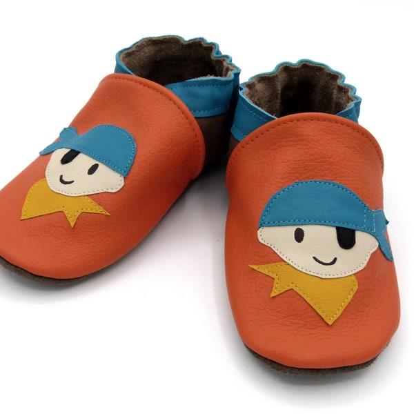 Chaussons tout cuir/taille 18 à 35/enfant/bébé/garçon/cuir de veau/souple/chaussures/chaussons/orange/bleu/pirate/trésor/bonhomme/mer