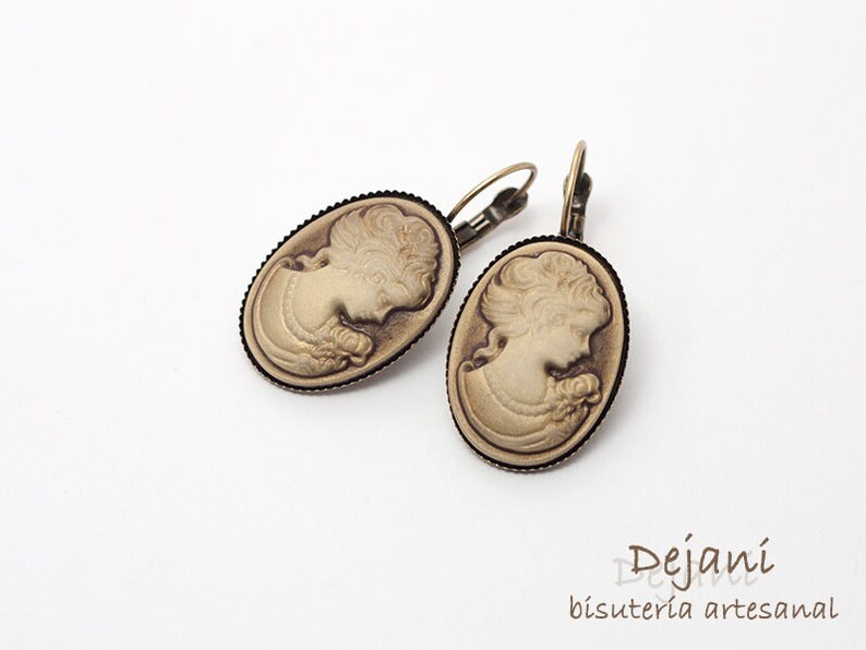 brown lady brooch