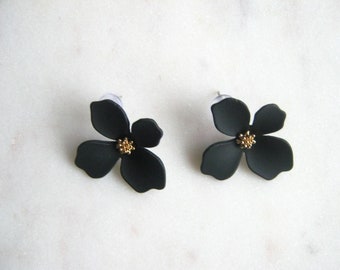 Black flower stud earrings - Bridal earrings, Bridesmaid earrings, Floral jewelry, Wedding earrings