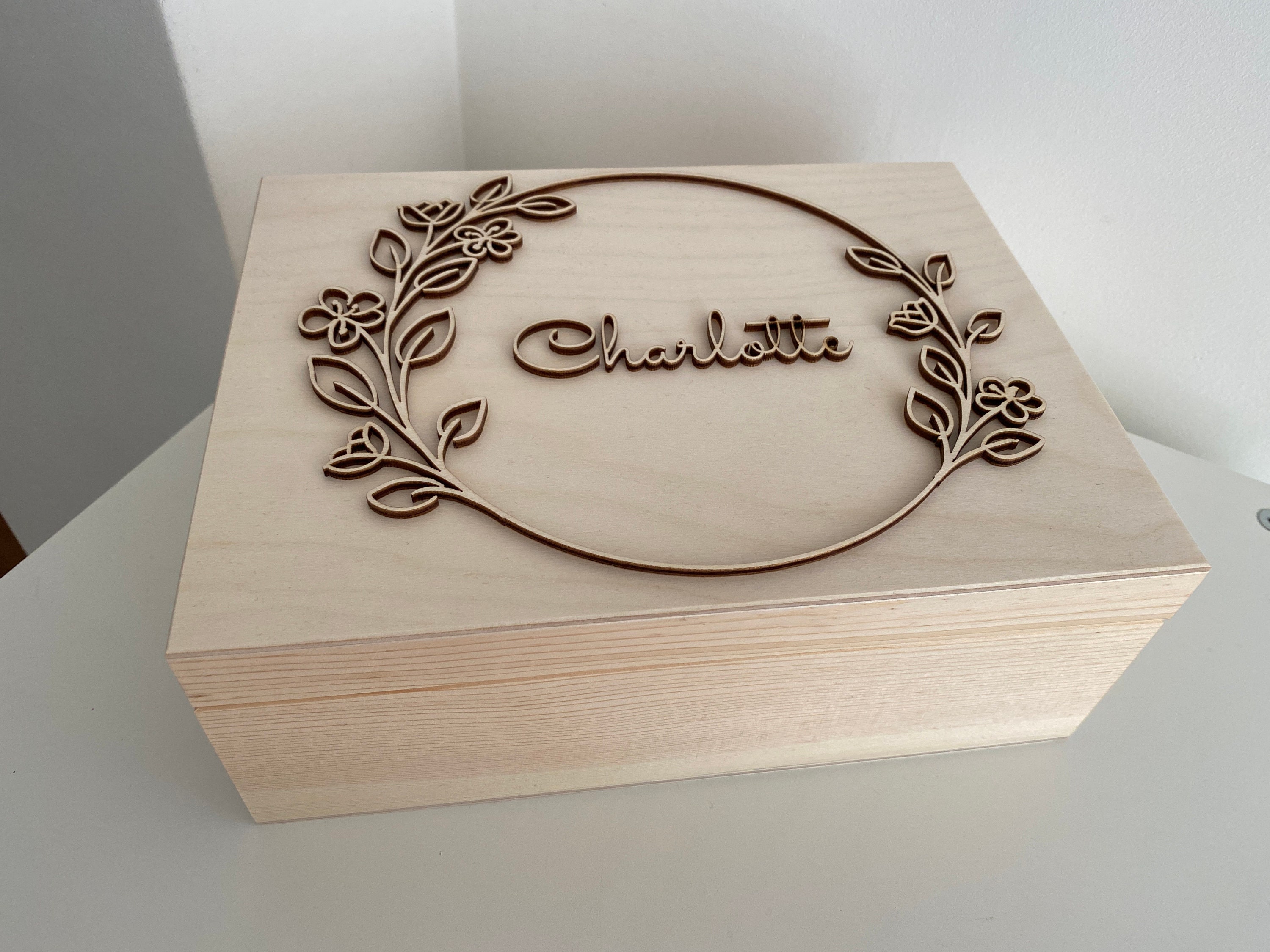 Caja con marco floral y nombre Recuerdo de madera con nombre - Etsy México